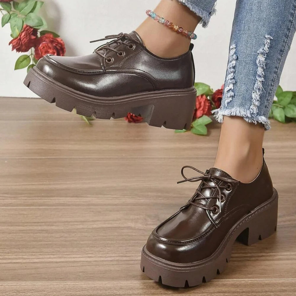 Mocassins à talon en cuir marron pour femme