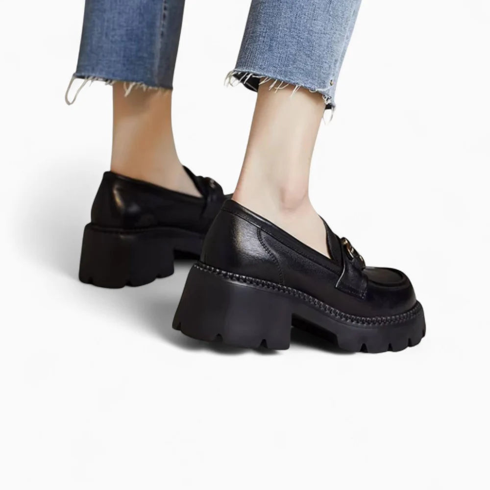 Mocassins noirs à talon style british pour femme
