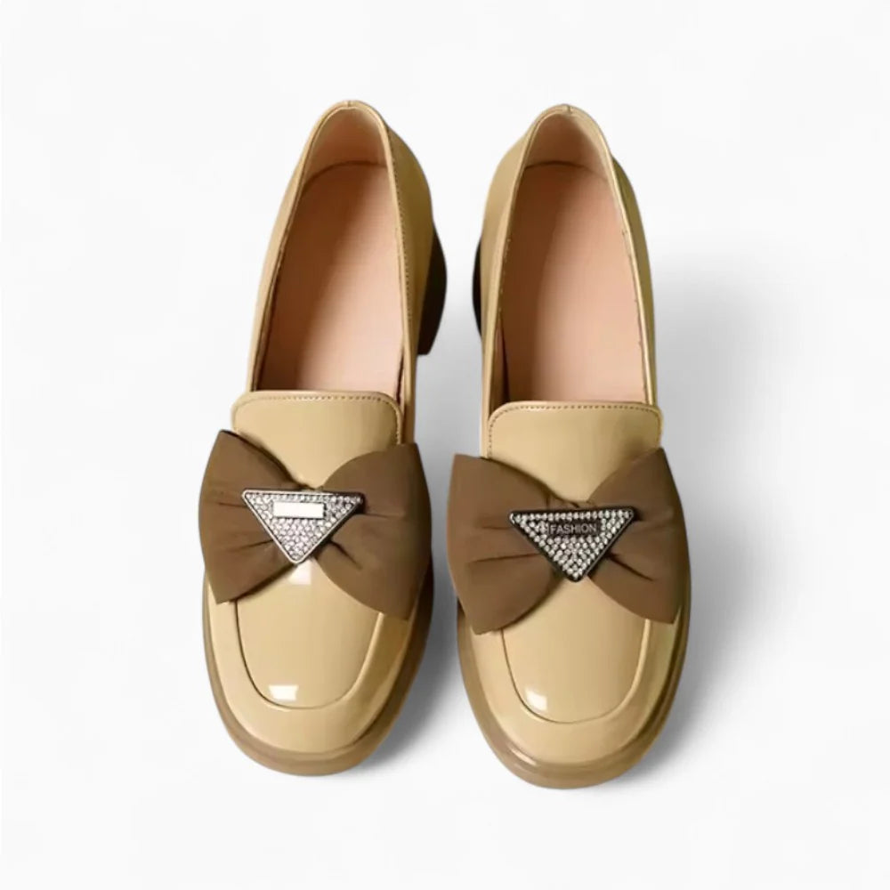 Mocassins femme vernis beige avec talon