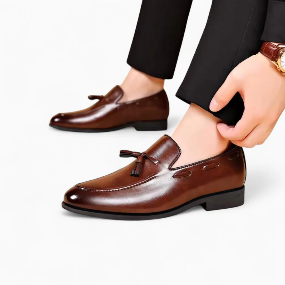 Mocassins à glands en cuir marron pour homme