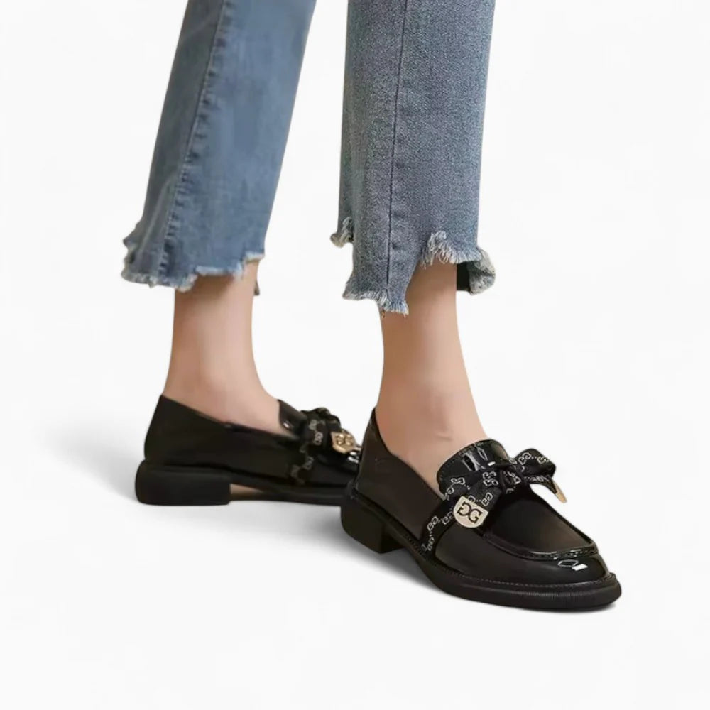 Mocassins vernis noir à nœud papillon pour femme