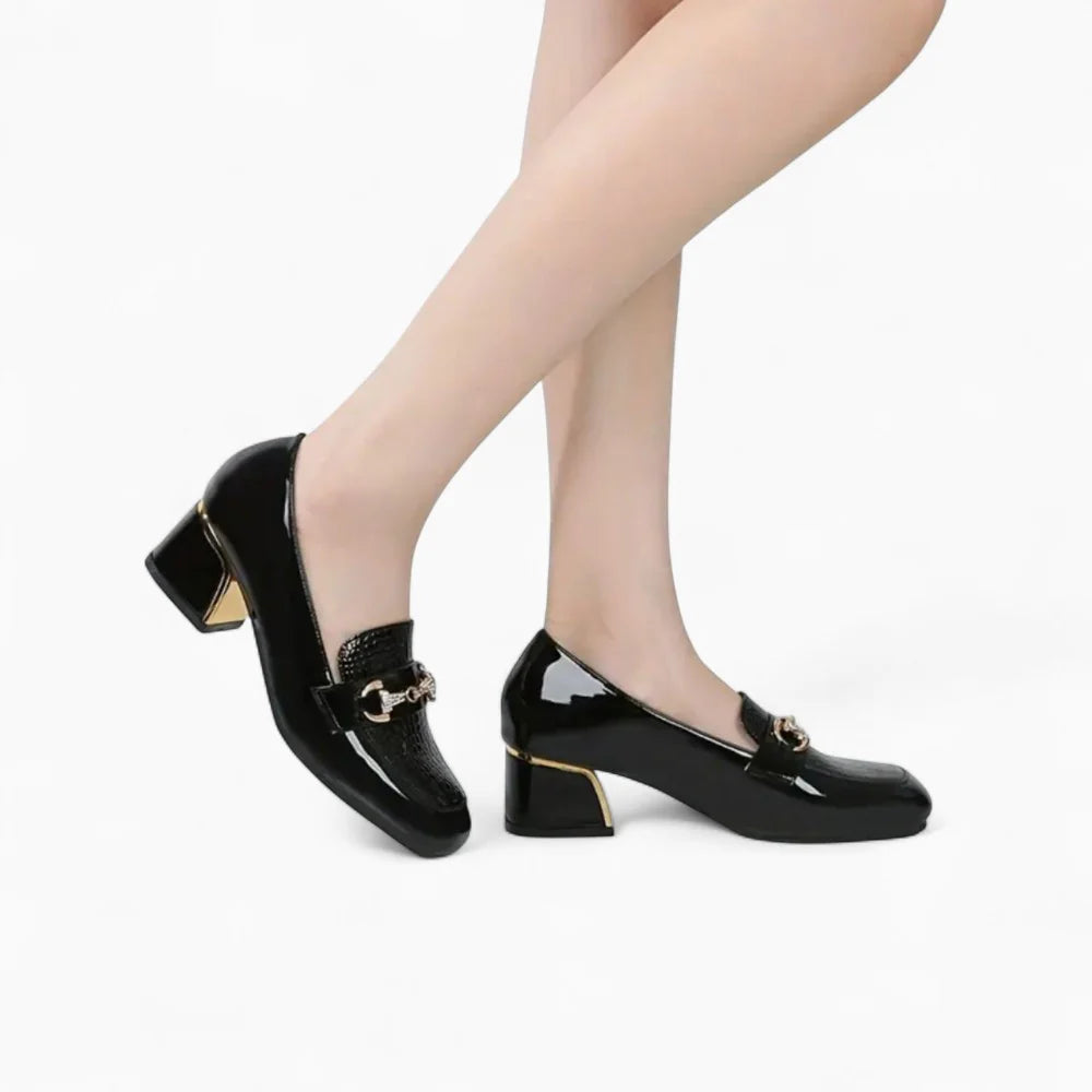Mocassins vernis noirs à talon pour femme